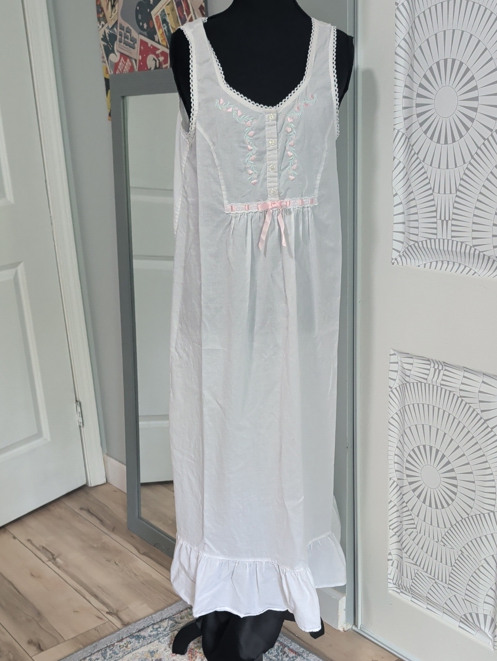 White 100% Cotton Nightgown with Pink Embroidery - Picture 6 of 7